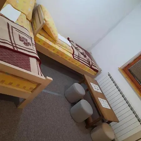 Soba Sa Zajednickim Kupatilom I Kuhinjom Jahorina