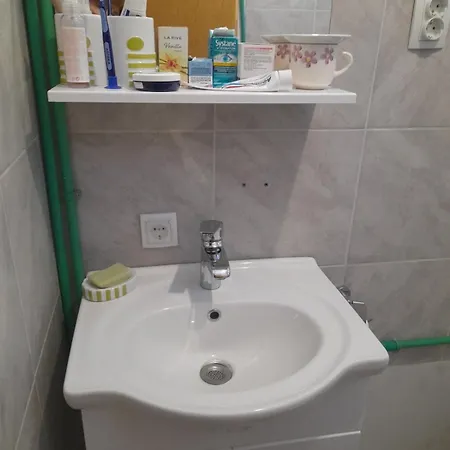 Soba Sa Zajednickim Kupatilom I Kuhinjom Homestay *